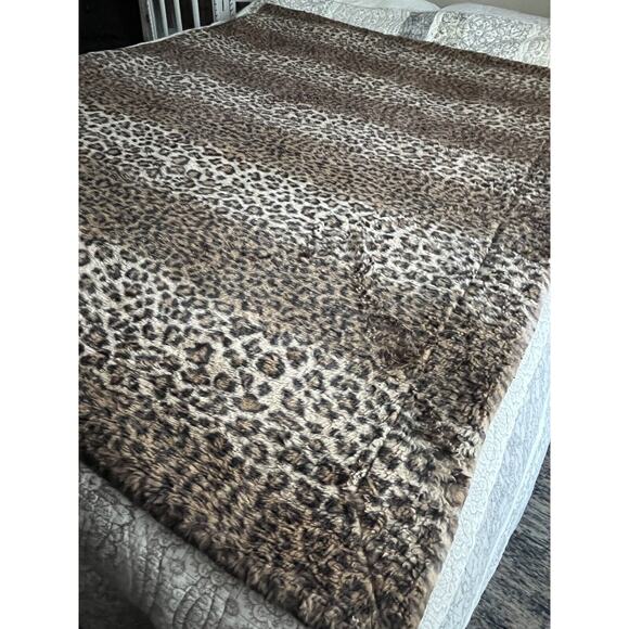 Magaschoni Faux Fur Throw Blanket Brown Tan Leopard Cheetah Thick Plush Jaguar - Picture 9 of 13
